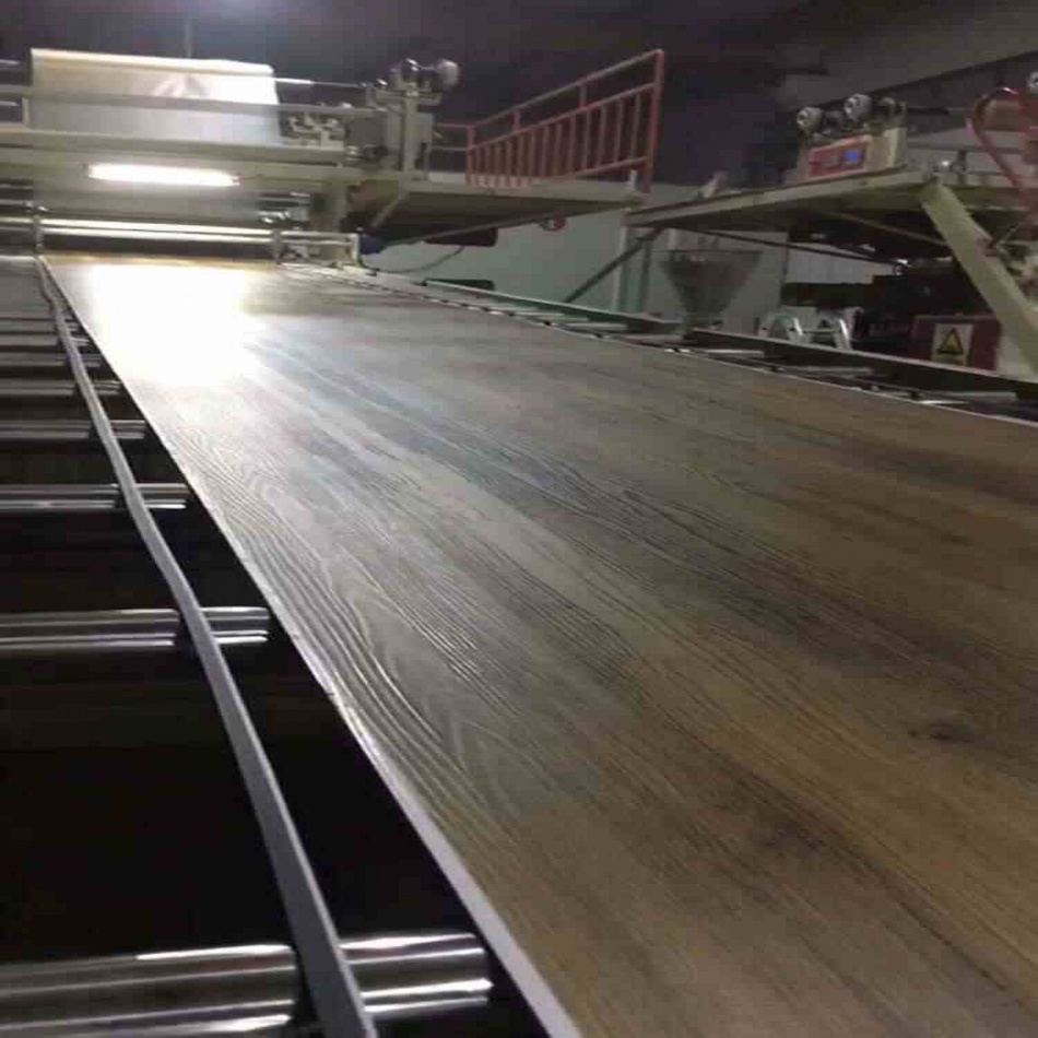 新一代PVC地板生产线机械设备SPC地板生产线|隔膜拉伸设备|地板自动化包装机|PVC地板耐磨层生产线|地板同步对花生产线|PVC地板生产线